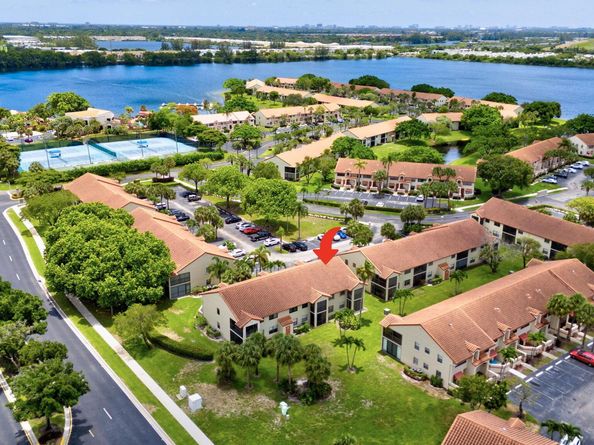 305 Congressional Way 305, Deerfield Beach FL 33442