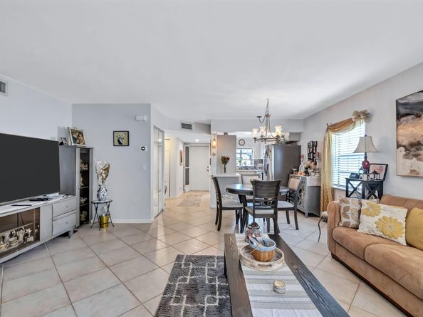 305 Congressional Way 305, Deerfield Beach FL 33442