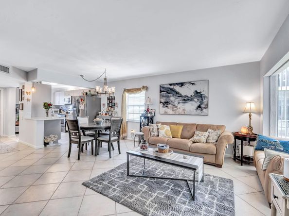 305 Congressional Way 305, Deerfield Beach FL 33442