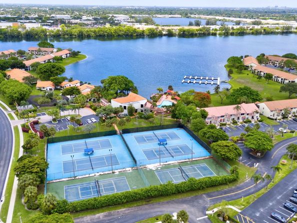 305 Congressional Way 305, Deerfield Beach FL 33442