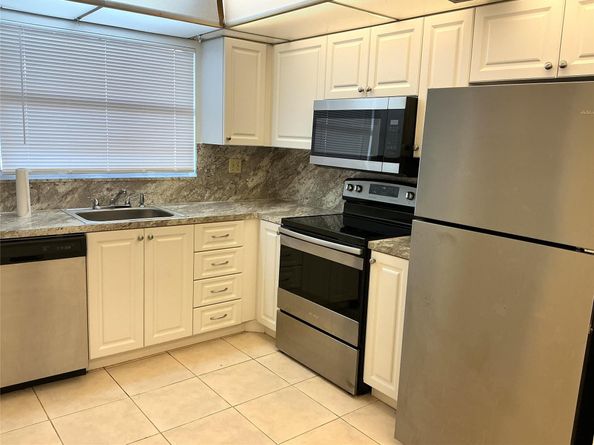 9481 Sunrise Lakes Blvd 102, Sunrise FL 33322