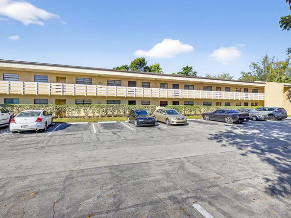 4491 Crystal Lake Drive 201a, Deerfield Beach FL 33064