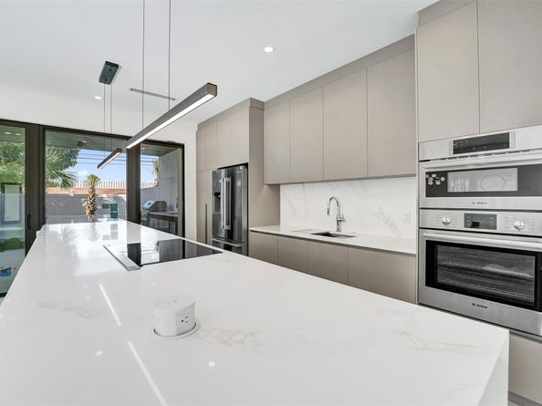 1525 NE 15th Ave, Fort Lauderdale FL 33304