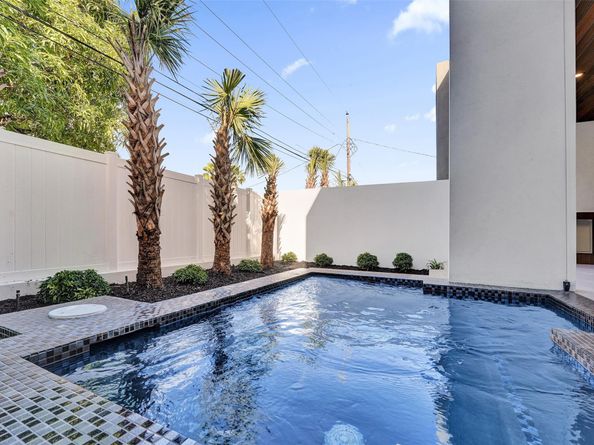 1525 NE 15th Ave, Fort Lauderdale FL 33304