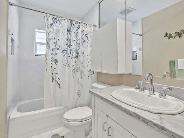 8008 NW 102 Way, Tamarac FL 33321