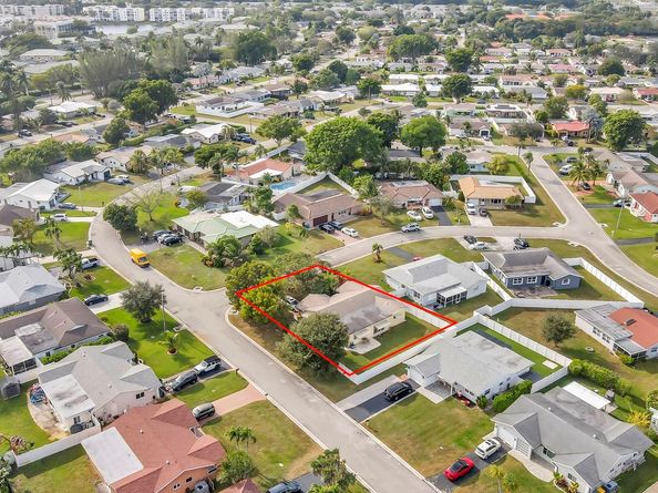 8008 NW 102 Way, Tamarac FL 33321