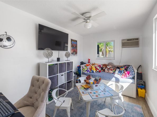 4916 Buchanan St, Hollywood FL 33021