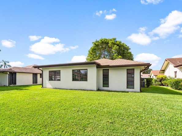 6369 Lakemont Circle, Greenacres FL 33463