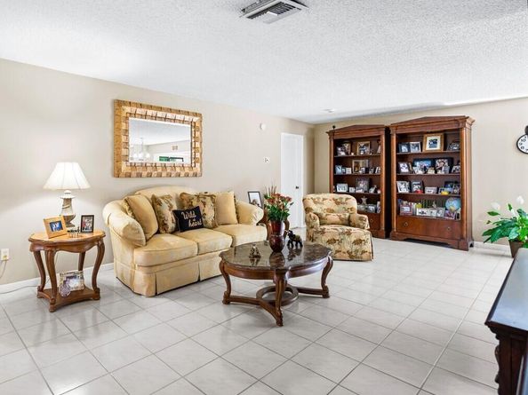 6369 Lakemont Circle, Greenacres FL 33463