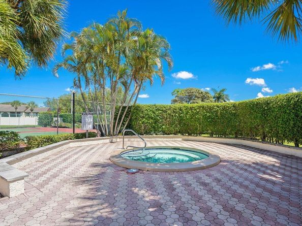 6369 Lakemont Circle, Greenacres FL 33463