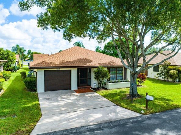 6369 Lakemont Circle, Greenacres FL 33463