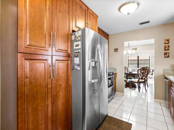 6369 Lakemont Circle, Greenacres FL 33463