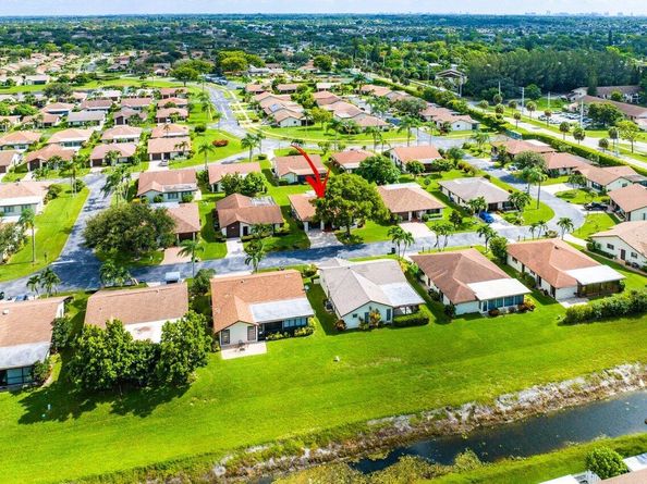 6369 Lakemont Circle, Greenacres FL 33463