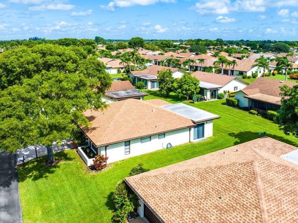 6369 Lakemont Circle, Greenacres FL 33463