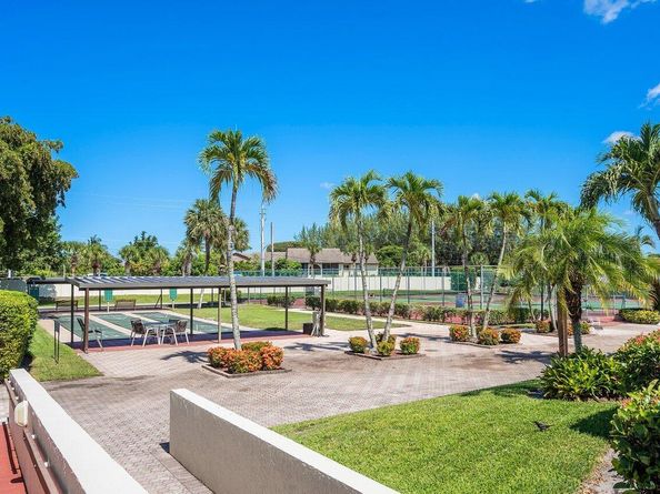 6369 Lakemont Circle, Greenacres FL 33463