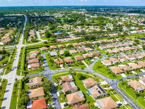 6369 Lakemont Circle, Greenacres FL 33463