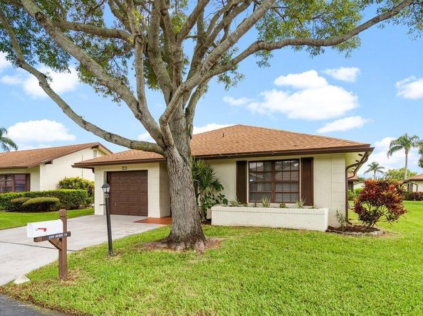 6369 Lakemont Circle, Greenacres FL 33463