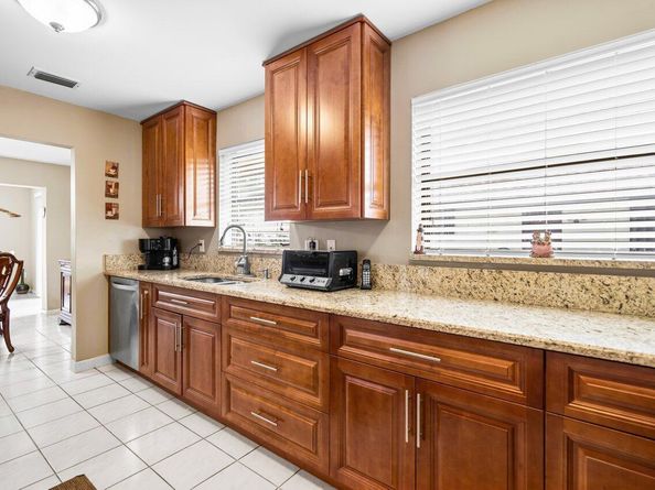 6369 Lakemont Circle, Greenacres FL 33463
