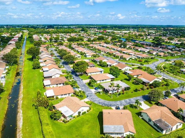 6369 Lakemont Circle, Greenacres FL 33463