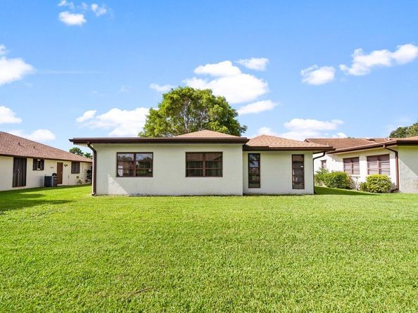 6369 Lakemont Circle, Greenacres FL 33463