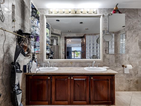 16503 NE 27th Pl 19, North Miami Beach FL 33160