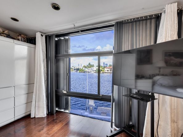 16503 NE 27th Pl 19, North Miami Beach FL 33160