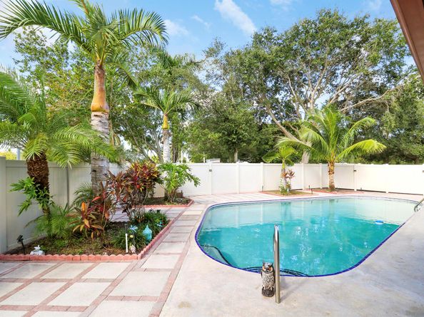 10438 Pippin Lane, Royal Palm Beach FL 33411