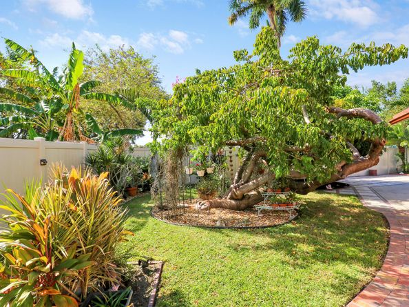 10438 Pippin Lane, Royal Palm Beach FL 33411