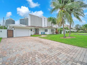 2212 NE 32nd Ave