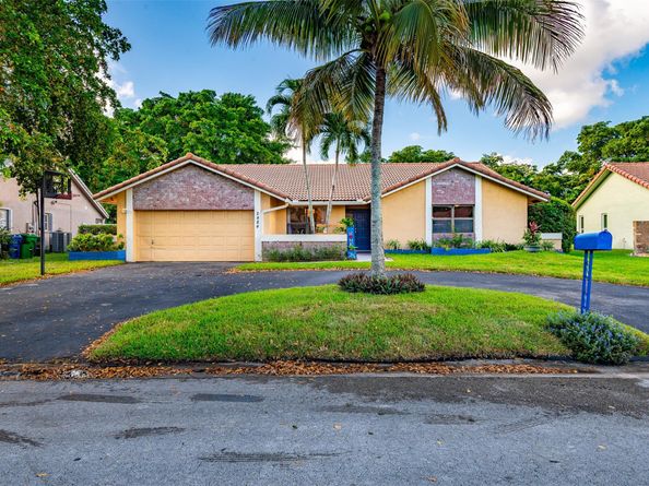 2484 NW 88th Ter, Coral Springs FL 33065