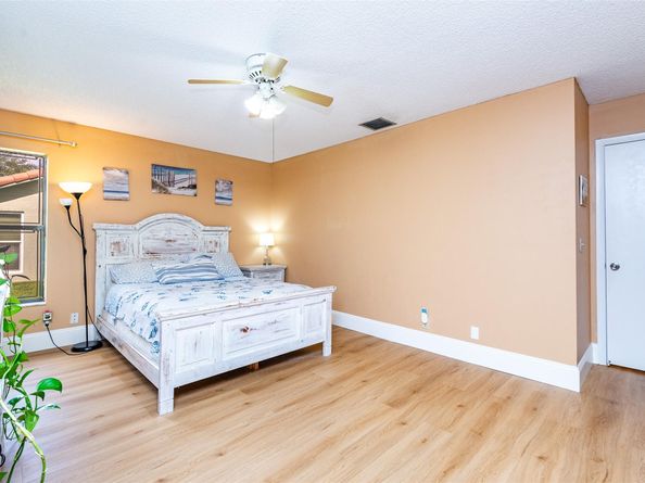 2484 NW 88th Ter, Coral Springs FL 33065