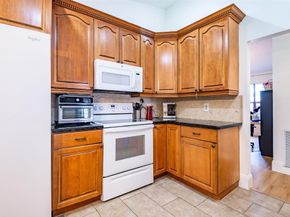 2484 NW 88th Ter, Coral Springs FL 33065