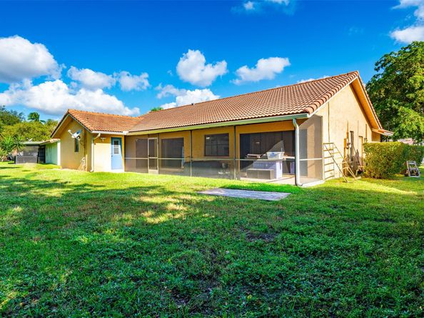 2484 NW 88th Ter, Coral Springs FL 33065