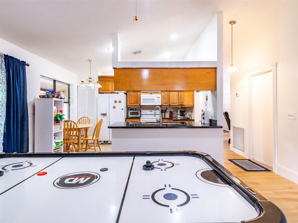 2484 NW 88th Ter, Coral Springs FL 33065