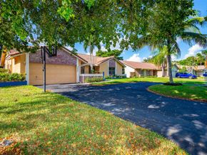 2484 NW 88th Ter, Coral Springs FL 33065