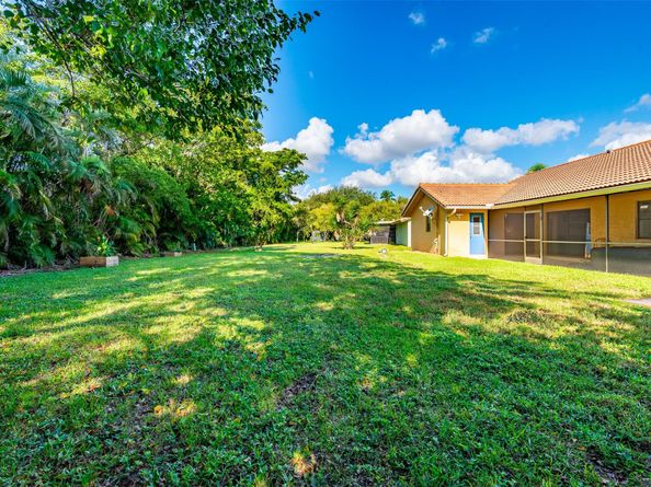 2484 NW 88th Ter, Coral Springs FL 33065