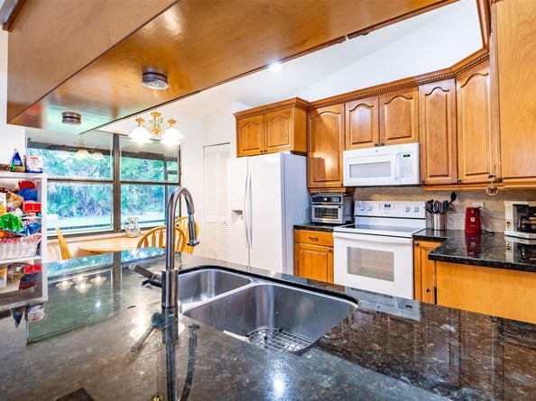 2484 NW 88th Ter, Coral Springs FL 33065