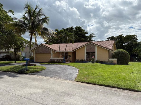 2484 NW 88th Ter, Coral Springs FL 33065