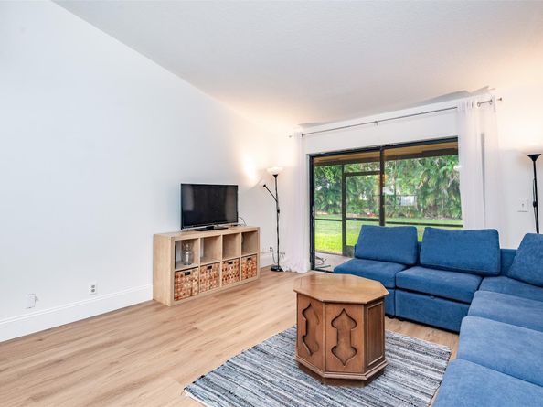 2484 NW 88th Ter, Coral Springs FL 33065