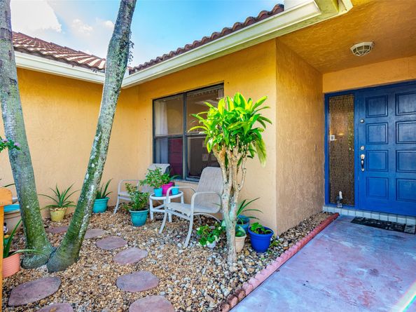 2484 NW 88th Ter, Coral Springs FL 33065