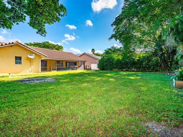 2484 NW 88th Ter, Coral Springs FL 33065