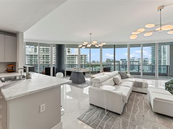5959 Collins Ave