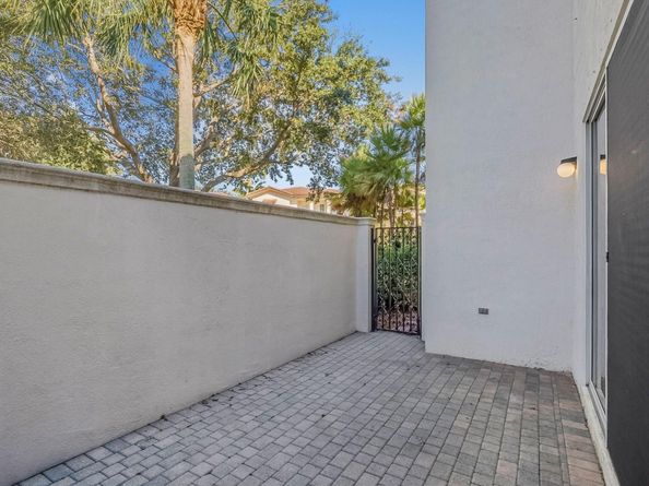 85 Stoney Dr, Palm Beach Gardens FL 33410