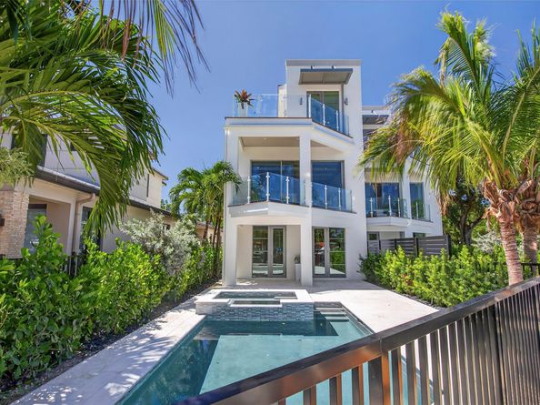 621 SW 5 Place, Fort Lauderdale FL 33315