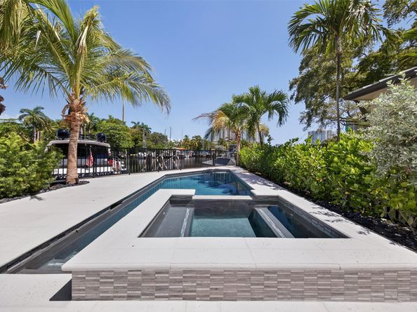 621 SW 5 Place, Fort Lauderdale FL 33315