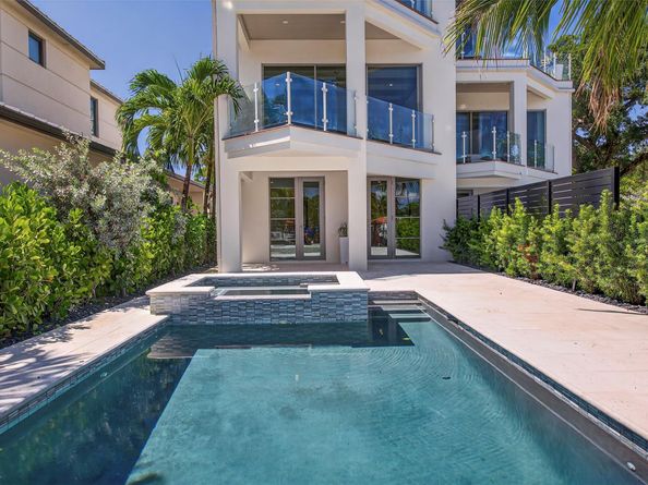 621 SW 5 Place, Fort Lauderdale FL 33315