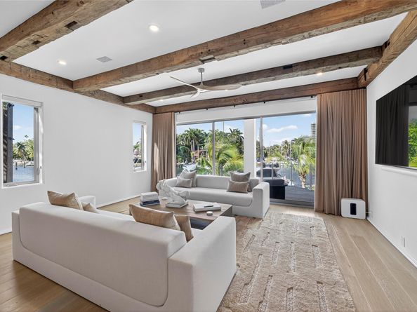 621 SW 5 Place, Fort Lauderdale FL 33315