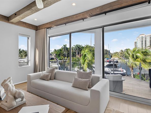 621 SW 5 Place, Fort Lauderdale FL 33315