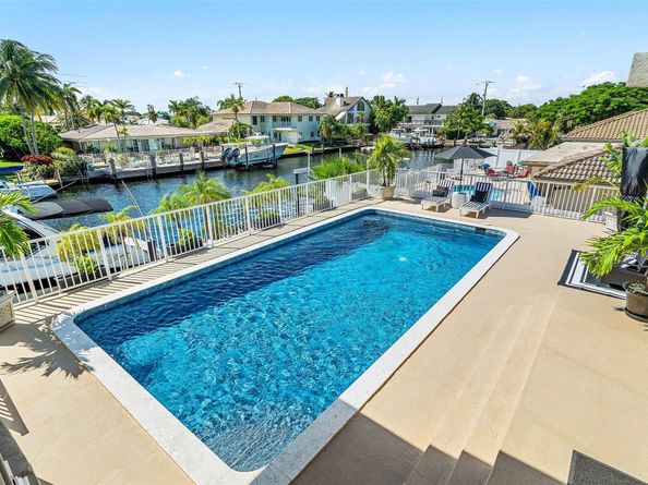 1540 SE 9th St, Deerfield Beach FL 33441