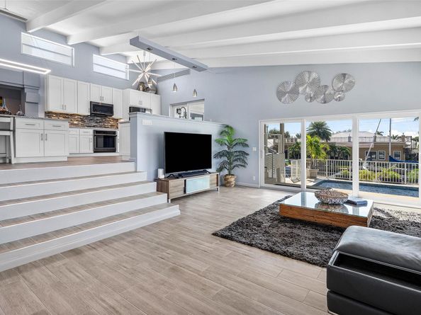 1540 SE 9th St, Deerfield Beach FL 33441